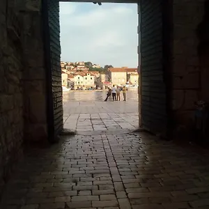 https://apartman-radi-trogir.splithotels.org